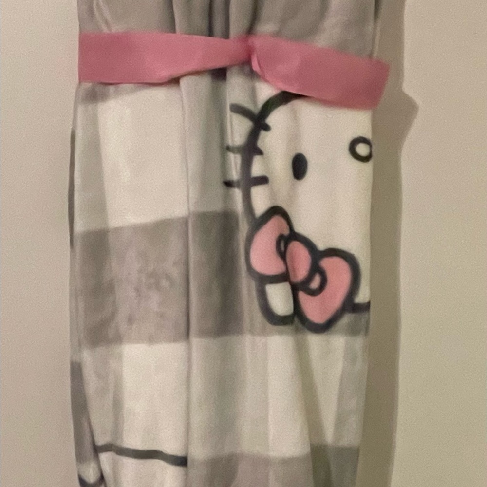 Hello Kitty Checkered Plush Throw Blanket NWT 50 x 70